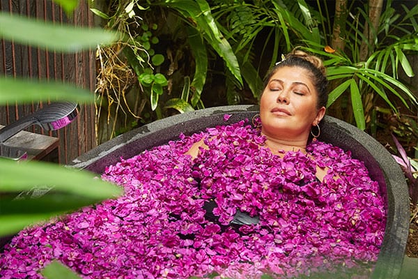 Flower bath, in harmony with nature
