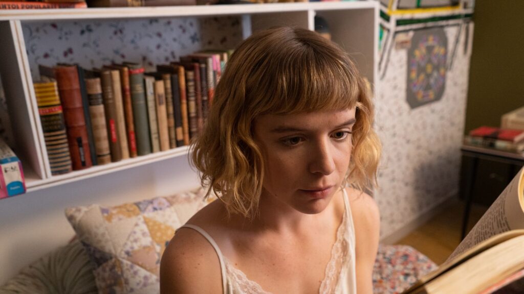Naian Gonzalez Norvind as Corina